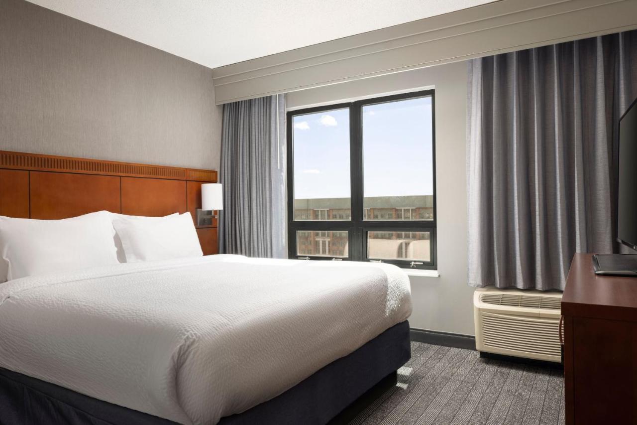 Отель Courtyard By Marriott Washington Capitol Hill/Navy Yard Экстерьер фото