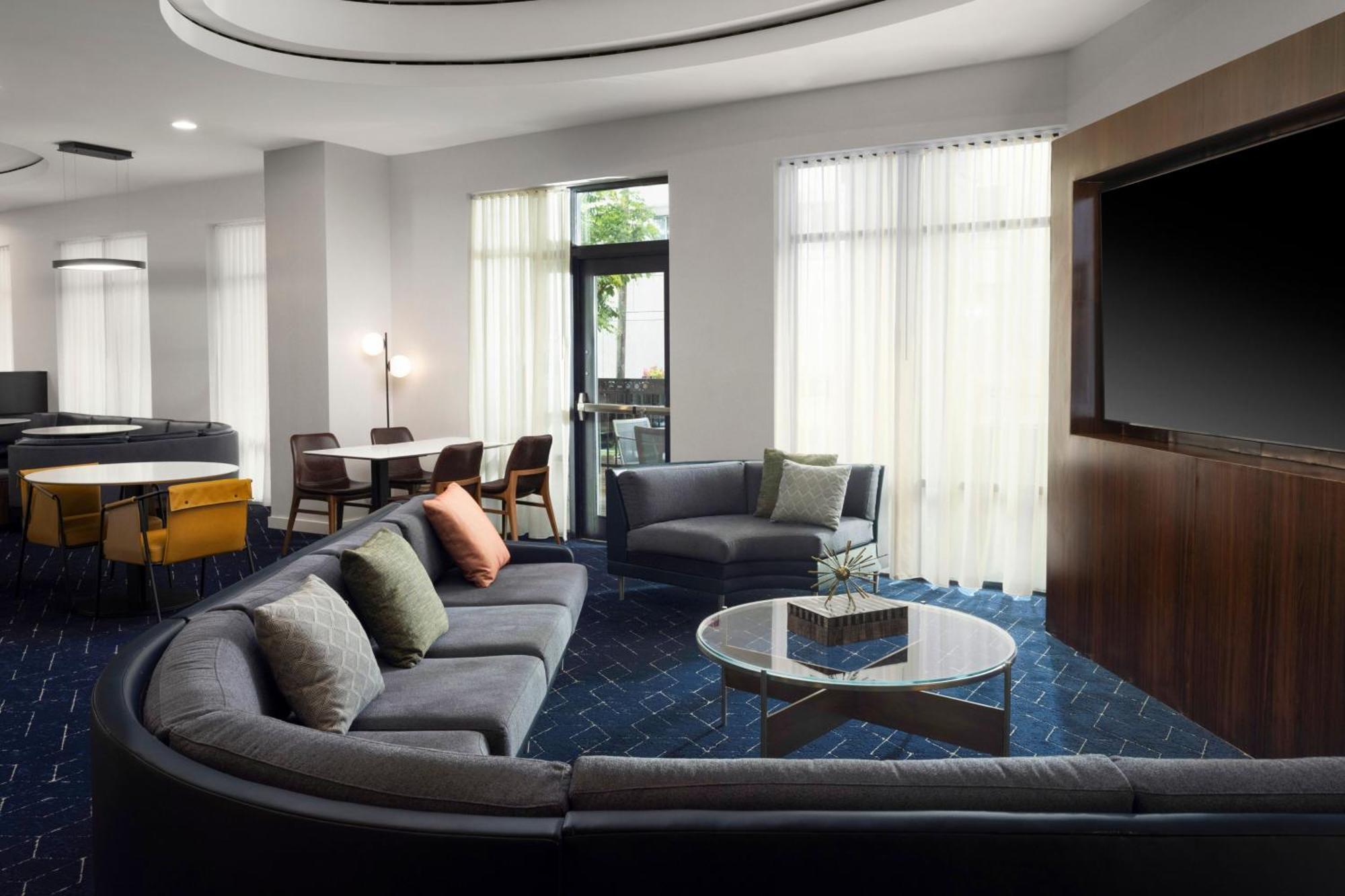 Отель Courtyard By Marriott Washington Capitol Hill/Navy Yard Экстерьер фото