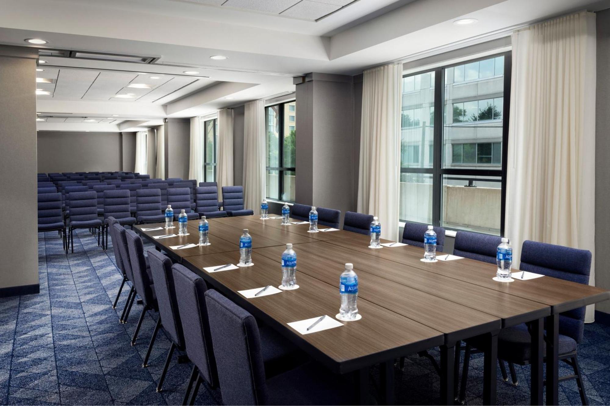 Отель Courtyard By Marriott Washington Capitol Hill/Navy Yard Экстерьер фото