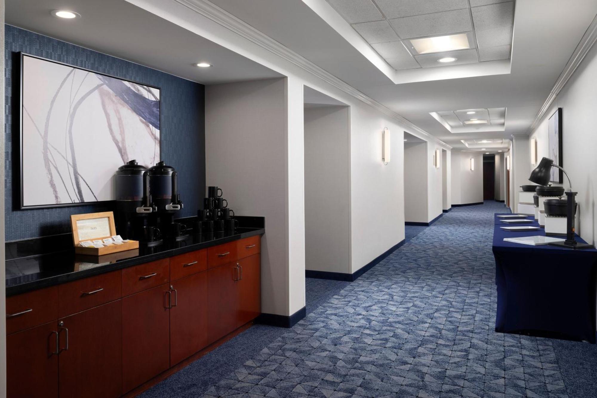 Отель Courtyard By Marriott Washington Capitol Hill/Navy Yard Экстерьер фото