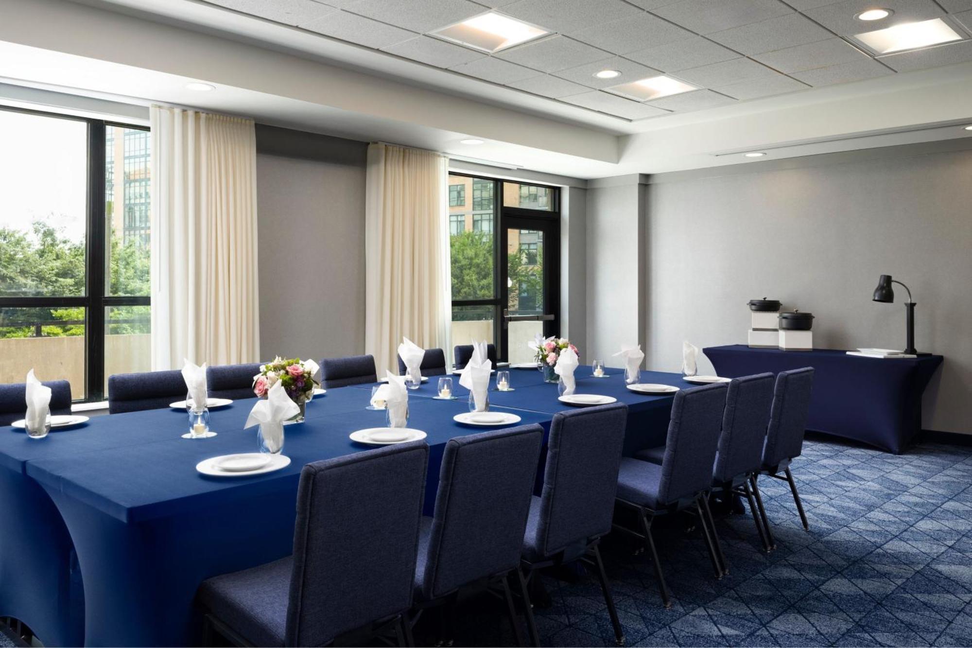 Отель Courtyard By Marriott Washington Capitol Hill/Navy Yard Экстерьер фото