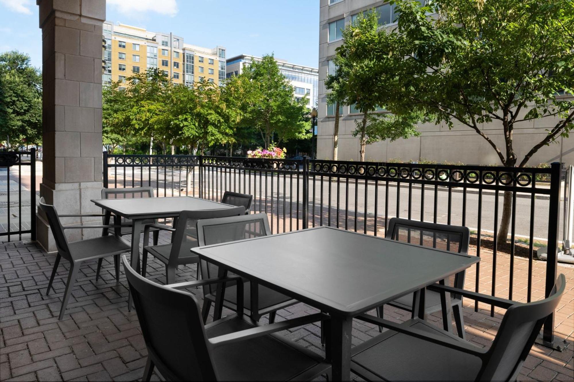 Отель Courtyard By Marriott Washington Capitol Hill/Navy Yard Экстерьер фото