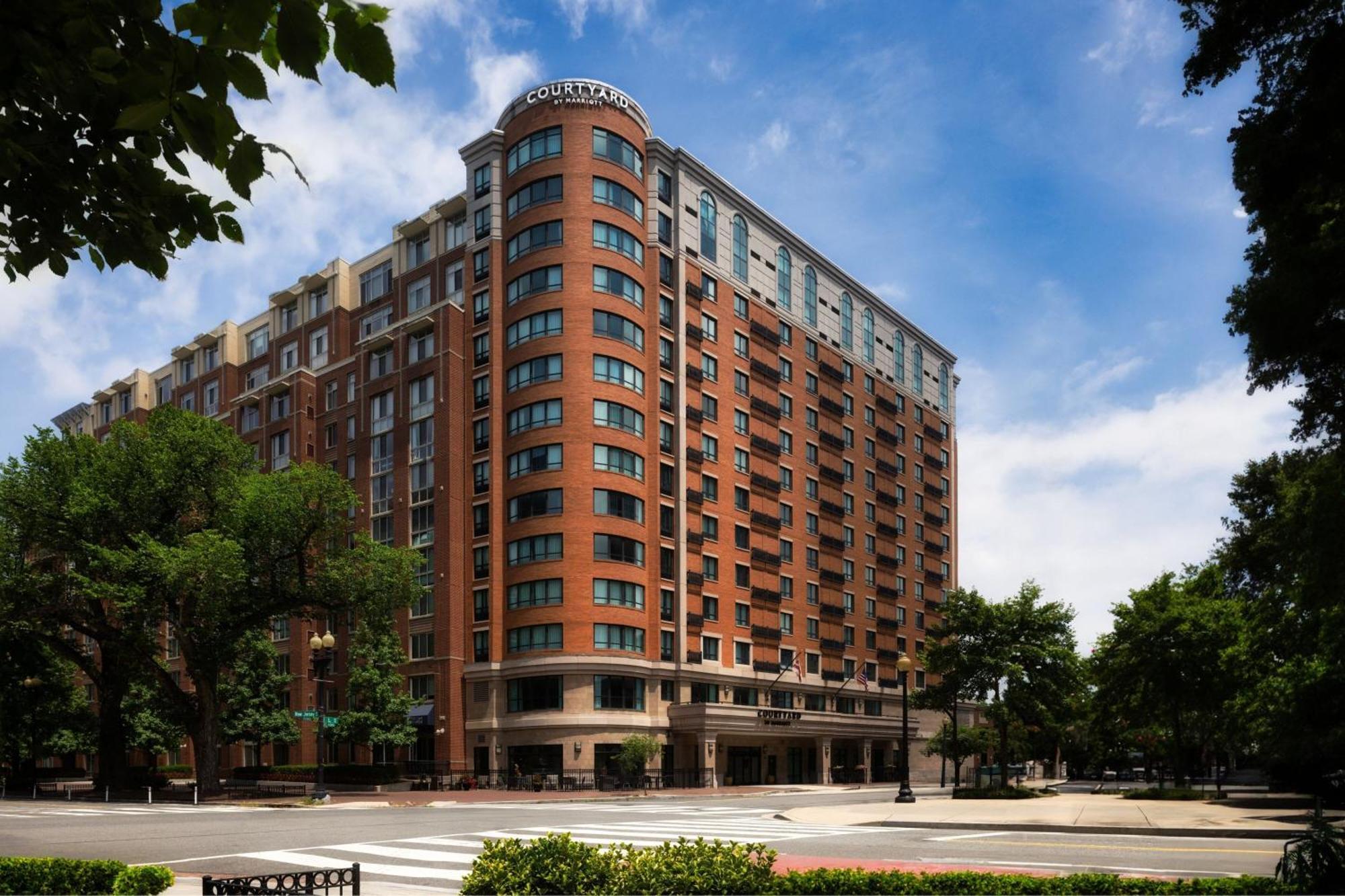 Отель Courtyard By Marriott Washington Capitol Hill/Navy Yard Экстерьер фото
