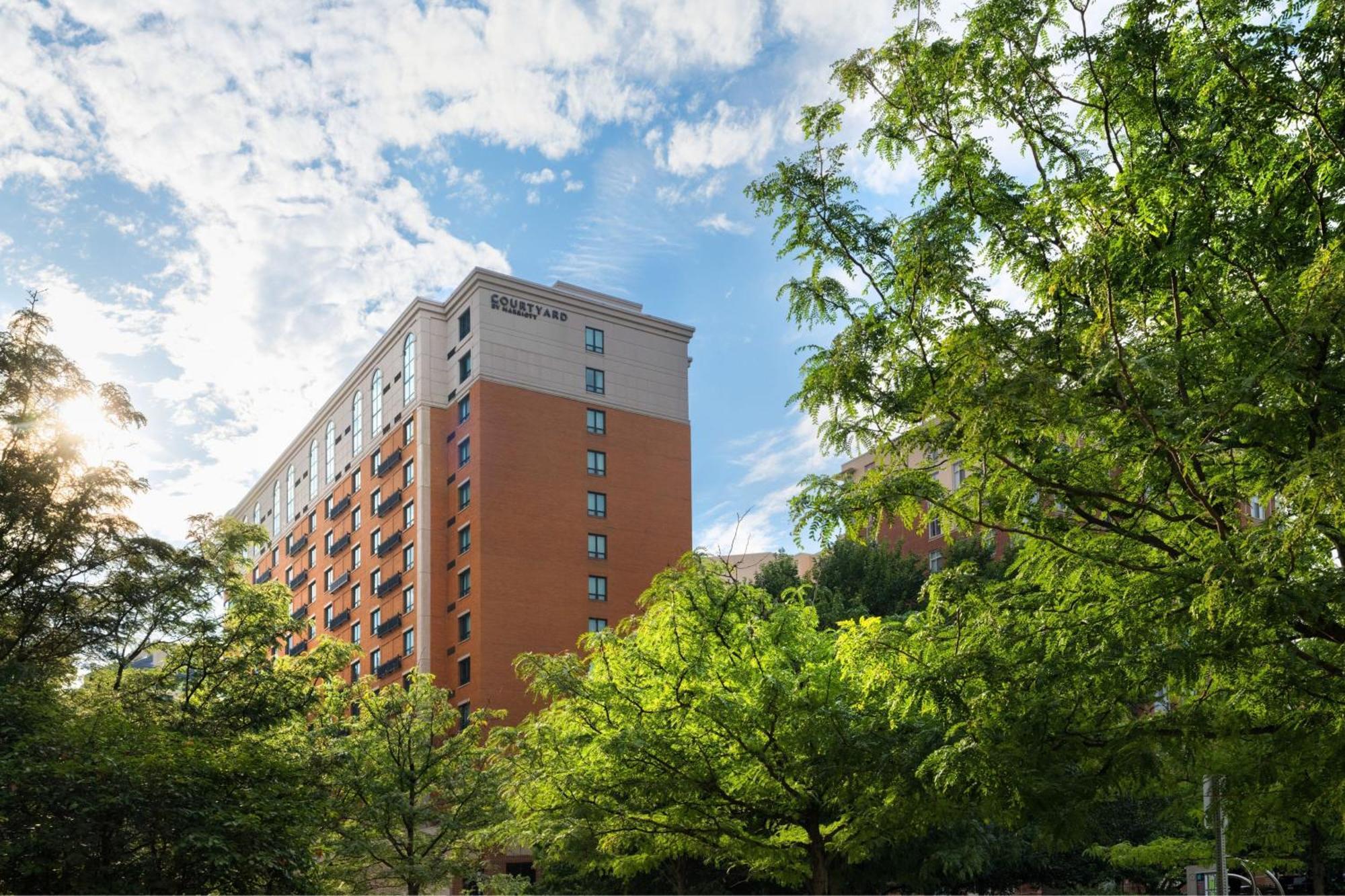 Отель Courtyard By Marriott Washington Capitol Hill/Navy Yard Экстерьер фото