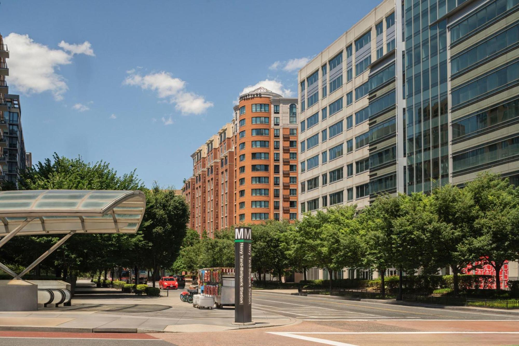 Отель Courtyard By Marriott Washington Capitol Hill/Navy Yard Экстерьер фото