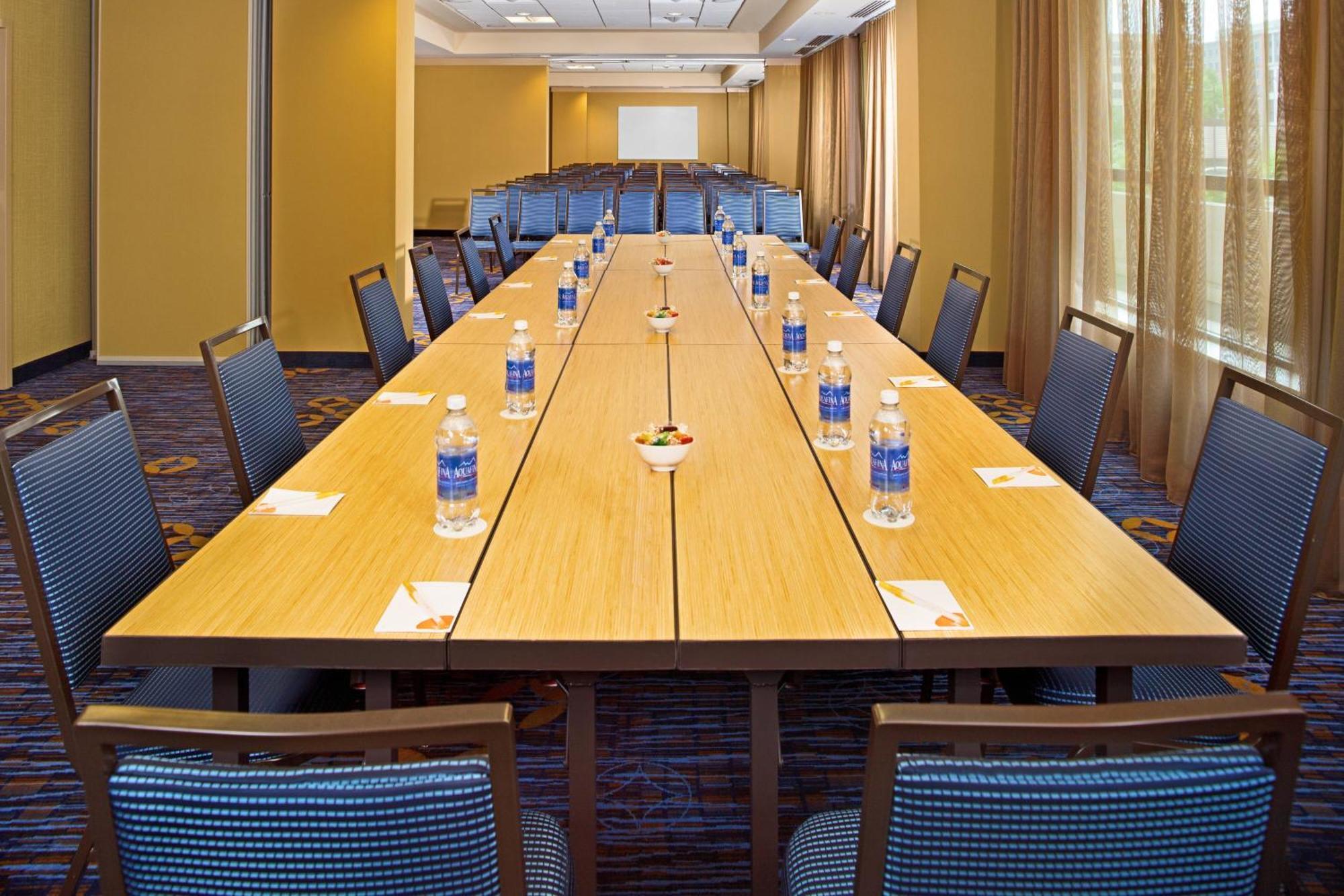 Отель Courtyard By Marriott Washington Capitol Hill/Navy Yard Экстерьер фото