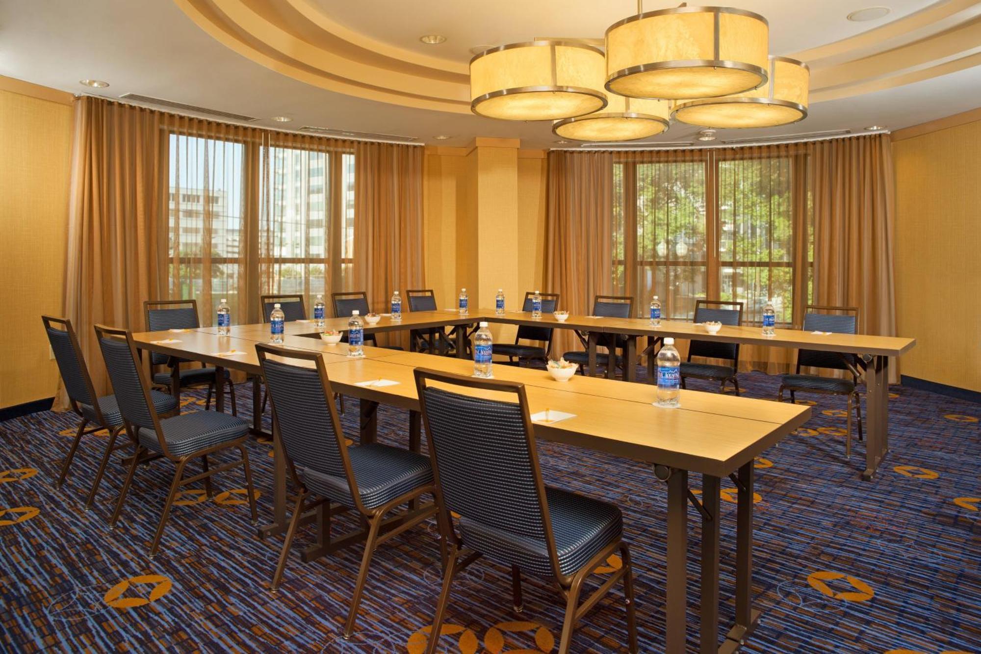 Отель Courtyard By Marriott Washington Capitol Hill/Navy Yard Экстерьер фото