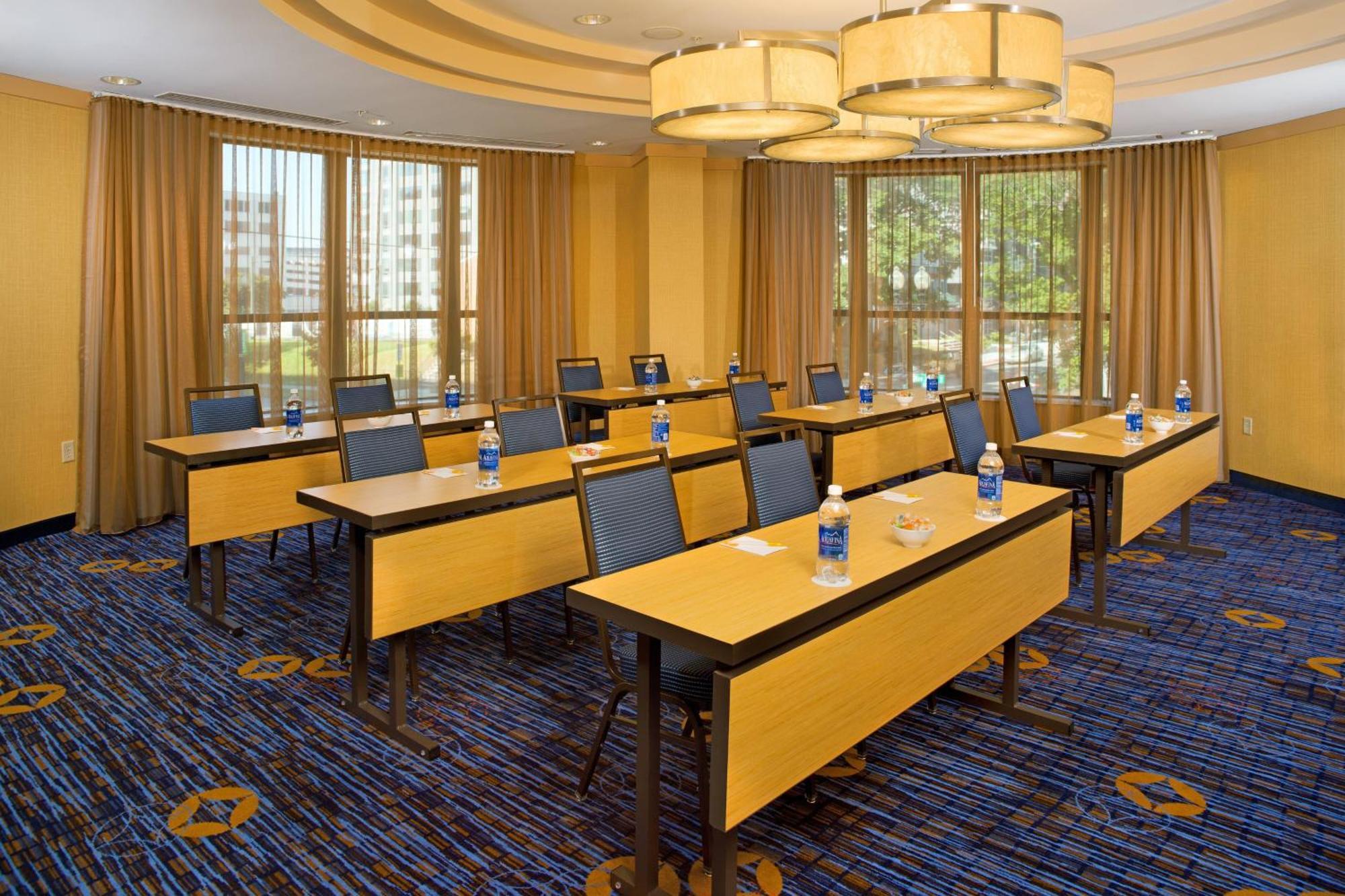 Отель Courtyard By Marriott Washington Capitol Hill/Navy Yard Экстерьер фото
