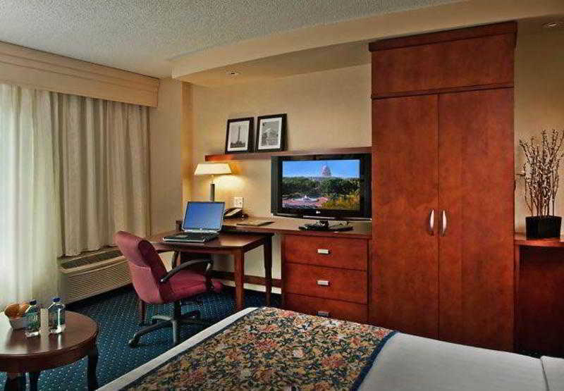 Отель Courtyard By Marriott Washington Capitol Hill/Navy Yard Экстерьер фото