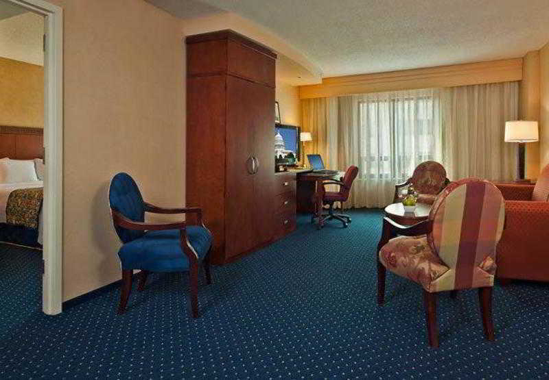 Отель Courtyard By Marriott Washington Capitol Hill/Navy Yard Экстерьер фото
